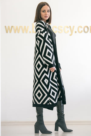Queencii – Clarisse Geometric Cardigan Black & White
