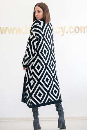 Queencii – Clarisse Geometric Cardigan Black & White