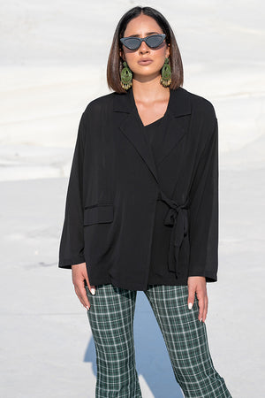 Queencii – Cora Lightweight Wrap Shirt Black