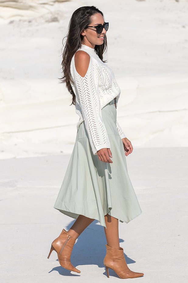 Queencii – Adele Cold Shoulder Sweater White