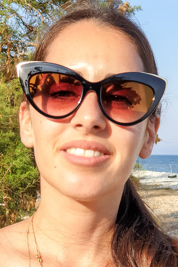Le Specs Beautiful Stranger Sunglasses Le Specs Beautiful Stranger Black | Bazics CY - BAZICS CY main image 3