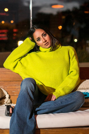 Queencii – Ivy Sweater Neon Green