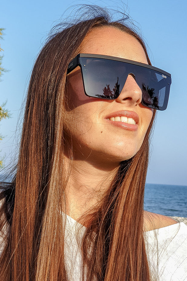 Quay - Hindsight Sunglasses In Gold | Showpo EU