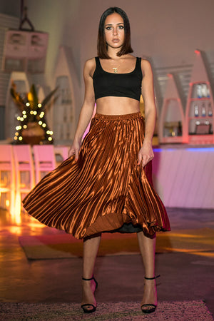 Queencii – Glow Night Metallic Pleated Long Skirt Caramel