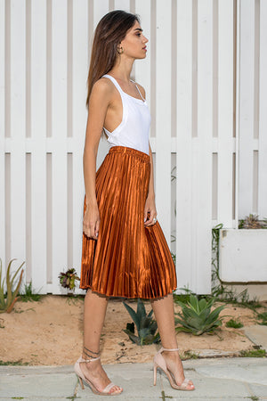 Queencii – 65cm Long Glow Night Metallic Pleated Long Skirt Caramel
